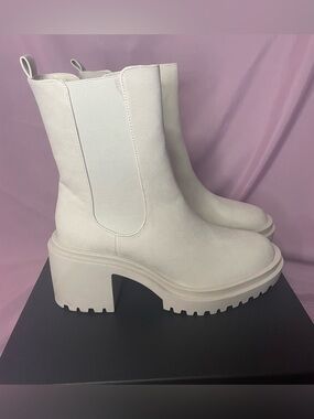 Gabrielle Union Francesca Women Chelsea Boots Sz 7.5 Slip On Color Bone